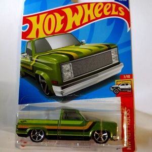 2022-Hot Wheels-Hot Trucks-#7  '83 Chevy Silverado-Green-1:64
